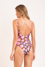 Carica l&#39;immagine nel visualizzatore di Gallery, Model Back: Rio De Sol Une Pièce Amore-Pink Hype
