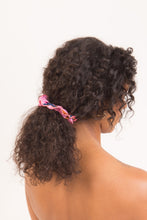 Carica l&#39;immagine nel visualizzatore di Gallery, Model Front: Rio De Sol Chouchou Amore-Pink Scrunchie
