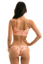 Carica l&#39;immagine nel visualizzatore di Gallery, Model Back: Rio De Sol Ensemble Banana Rose Bra
