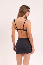 Carica l&#39;immagine nel visualizzatore di Gallery, Model Back: Rio De Sol Jupe De Page Black Mini Skirt Ruched
