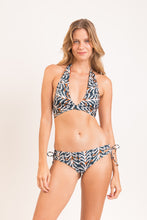 Carica l&#39;immagine nel visualizzatore di Gallery, Model Front: Rio De Sol Bas Bottom Ikat Madrid
