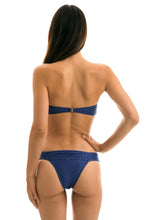 Carica l&#39;immagine nel visualizzatore di Gallery, Model Back: Rio De Sol Bas Bottom Kiwanda Denim Bandeau
