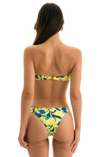 Carica l&#39;immagine nel visualizzatore di Gallery, Model Back: Rio De Sol Bas Bottom Lemon Flower Bandeau
