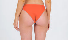 Carica l&#39;immagine nel visualizzatore di Gallery, Model Back: Rio De Sol Bas Bottom Light-Peach Essential-Comfy
