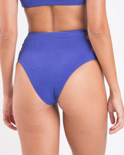 Carica l&#39;immagine nel visualizzatore di Gallery, Image 05: Rio De Sol Bas Bottom Malibu-Indigo Highwaist-Spin
