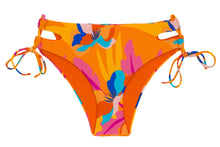 Carica l&#39;immagine nel visualizzatore di Gallery, Model Front: Rio De Sol Bas Bottom Orange-Bloom Madrid
