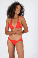 Carica l&#39;immagine nel visualizzatore di Gallery, Model Front: Rio De Sol Bas Bottom Rouge Mel
