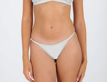Carica l&#39;immagine nel visualizzatore di Gallery, Gallery: Rio De Sol Bas Bottom Shimmer-White California
