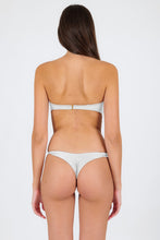 Carica l&#39;immagine nel visualizzatore di Gallery, Model Back: Rio De Sol Bas Bottom Shimmer-White Nice-Fio
