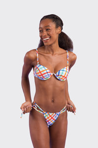Model Front: Rio De Sol Bas Bottom Square Pipa