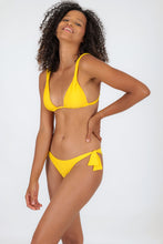 Carica l&#39;immagine nel visualizzatore di Gallery, Model Front: Rio De Sol Bas Bottom Sunflower Italy
