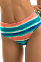 Carica l&#39;immagine nel visualizzatore di Gallery, Gallery: Rio De Sol Bas Bottom Upbeat Reto Hotpant
