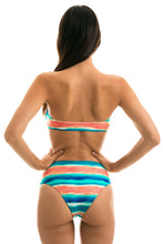 Carica l&#39;immagine nel visualizzatore di Gallery, Model Back: Rio De Sol Bas Bottom Upbeat Reto Hotpant
