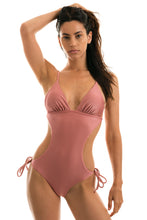 Carica l&#39;immagine nel visualizzatore di Gallery, Model Front: Rio De Sol Une Pièce Callas Trikini

