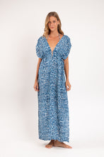 Carica l&#39;immagine nel visualizzatore di Gallery, Model Front: Rio De Sol Vêtement De Plage Chuva Long Dress Soleil
