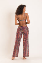 Carica l&#39;immagine nel visualizzatore di Gallery, Model Back: Rio De Sol Pantalon De Plage Cobra Trouser
