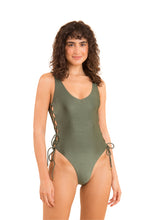 Carica l&#39;immagine nel visualizzatore di Gallery, Model Front: Rio De Sol Une Pièce Croco Zoe
