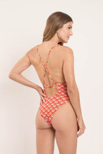 Carica l&#39;immagine nel visualizzatore di Gallery, Model Back: Rio De Sol Une Pièce Floral-Scales Sunny
