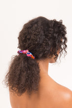 Carica l&#39;immagine nel visualizzatore di Gallery, Model Front: Rio De Sol Chouchou Funny Scrunchie
