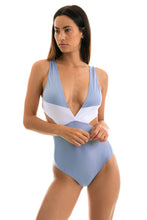 Carica l&#39;immagine nel visualizzatore di Gallery, Model Front: Rio De Sol Une Pièce Garoa Trikini Recorte
