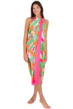 Carica l'immagine nel visualizzatore di Gallery, Model Front: Rio De Sol Pareo Green Bloom Canga
