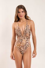 Carica l&#39;immagine nel visualizzatore di Gallery, Model Front: Rio De Sol Une Pièce Leopard New Vegas
