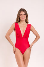 Carica l&#39;immagine nel visualizzatore di Gallery, Model Front: Rio De Sol Une Pièce Microfibra-Chic-Red Anne
