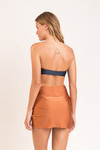 Carica l&#39;immagine nel visualizzatore di Gallery, Model Back: Rio De Sol Jupe De Page Nocciola Skirt-Knot
