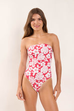 Carica l&#39;immagine nel visualizzatore di Gallery, Model Front: Rio De Sol Une Pièce Pua-Hibiscus Aloha

