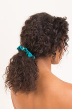 Carica l&#39;immagine nel visualizzatore di Gallery, Model Front: Rio De Sol Chouchou Rain Scrunchie
