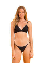 Carica l&#39;immagine nel visualizzatore di Gallery, Model Front: Rio De Sol Ensemble Set Bora-Black Tri-Cos Cheeky-Fixa
