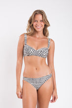 Carica l&#39;immagine nel visualizzatore di Gallery, Model Front: Rio De Sol Ensemble Set Collage Amelia Essential-Comfy
