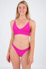 Carica l&#39;immagine nel visualizzatore di Gallery, Model Front: Rio De Sol Ensemble Set Cotele-Amaranto Tri-Tank Essential-Comfy

