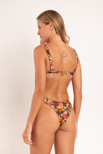 Carica l&#39;immagine nel visualizzatore di Gallery, Model Back: Rio De Sol Ensemble Set Fiore Hera Cali
