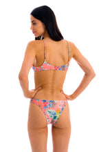 Carica l&#39;immagine nel visualizzatore di Gallery, Model Back: Rio De Sol Ensemble Set Frutti Bralette Essential
