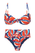 Carica l&#39;immagine nel visualizzatore di Gallery, Product Front: Rio De Sol Ensemble Set Leaves Bandeau-Joy Hotpants
