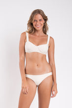 Carica l&#39;immagine nel visualizzatore di Gallery, Model Front: Rio De Sol Ensemble Set Malibu-Natural Amelia Essential
