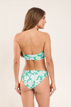 Carica l&#39;immagine nel visualizzatore di Gallery, Model Back: Rio De Sol Ensemble Set Pua-Valley Lani Waikiki
