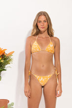 Carica l&#39;immagine nel visualizzatore di Gallery, Model Front: Rio De Sol Ensemble Set Sunny-Forest Tri-Inv Lacinho
