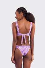 Carica l&#39;immagine nel visualizzatore di Gallery, Model Back: Rio De Sol Ensemble Set Trail-Purple Amelia Baobi

