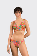 Carica l&#39;immagine nel visualizzatore di Gallery, Model Front: Rio De Sol Ensemble Set Tropics Halter-Marina Essential-Cos
