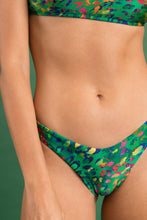 Carica l&#39;immagine nel visualizzatore di Gallery, Image 10: Rio De Sol Ensemble Set Wilds Bandeau-Reto Highleg
