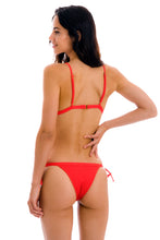 Carica l&#39;immagine nel visualizzatore di Gallery, Model Back: Rio De Sol Haut Top Cotele-Tomate Tri-Fixo
