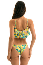 Carica l&#39;immagine nel visualizzatore di Gallery, Model Back: Rio De Sol Haut Top Florescer Babado
