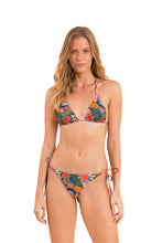 Carica l&#39;immagine nel visualizzatore di Gallery, Model Front: Rio De Sol Haut Top Jungle Tri-Inv
