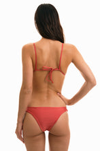 Carica l&#39;immagine nel visualizzatore di Gallery, Model Back: Rio De Sol Haut Top Madras Dupla Face
