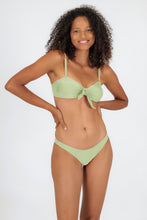 Carica l&#39;immagine nel visualizzatore di Gallery, Model Front: Rio De Sol Haut Top Oliva Bandeau-No
