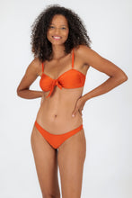 Carica l&#39;immagine nel visualizzatore di Gallery, Model Front: Rio De Sol Haut Top Paprica Bandeau-No
