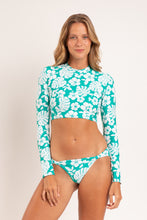 Carica l&#39;immagine nel visualizzatore di Gallery, Model Front: Rio De Sol Haut Top Pua-Valley Reef
