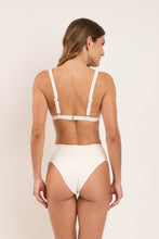 Carica l&#39;immagine nel visualizzatore di Gallery, Model Back: Rio De Sol Haut Top Sand-Chantilly Alba
